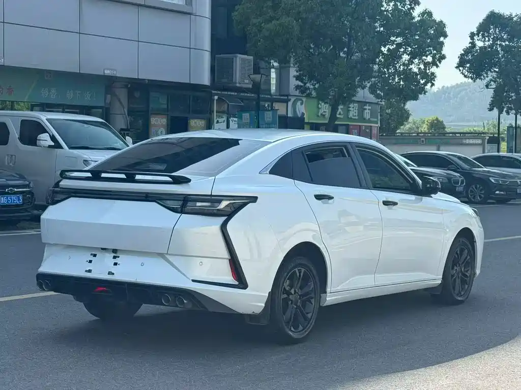 Yixuan 1.5 L Auto Glory