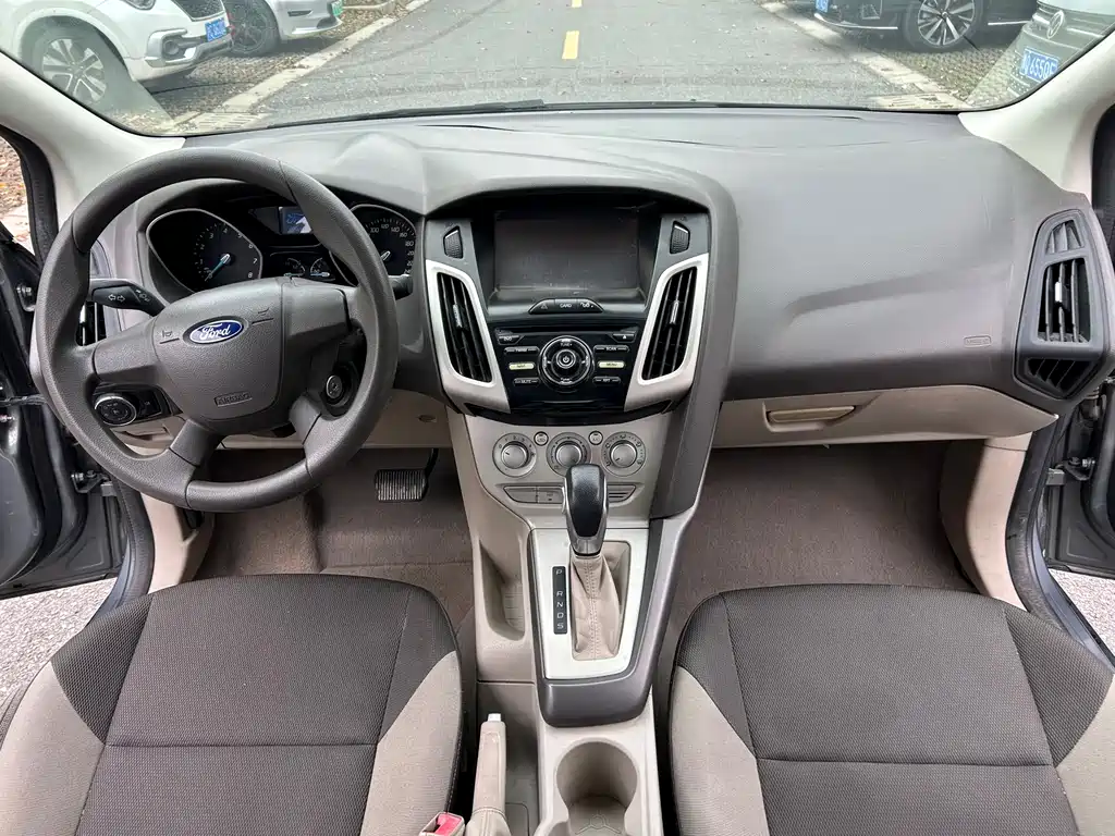 Focus Sedan 1.6 L Auto Comfort