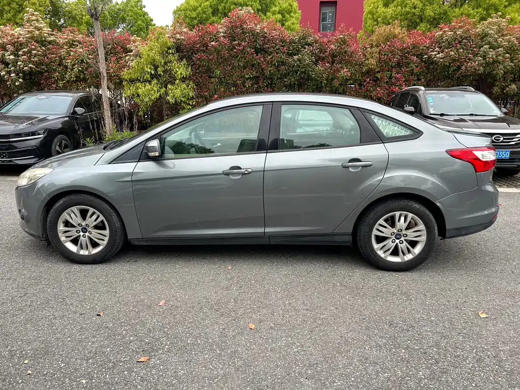 Focus Sedan 1.6 L Auto Comfort