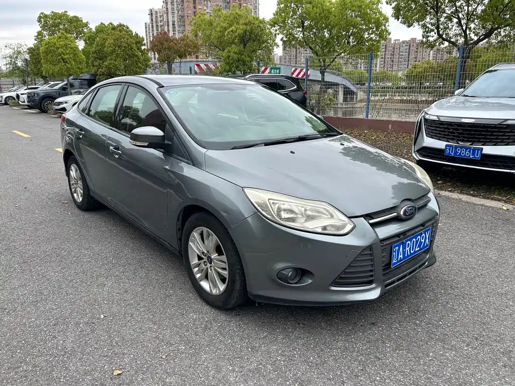 Focus Sedan 1.6 L Auto Comfort