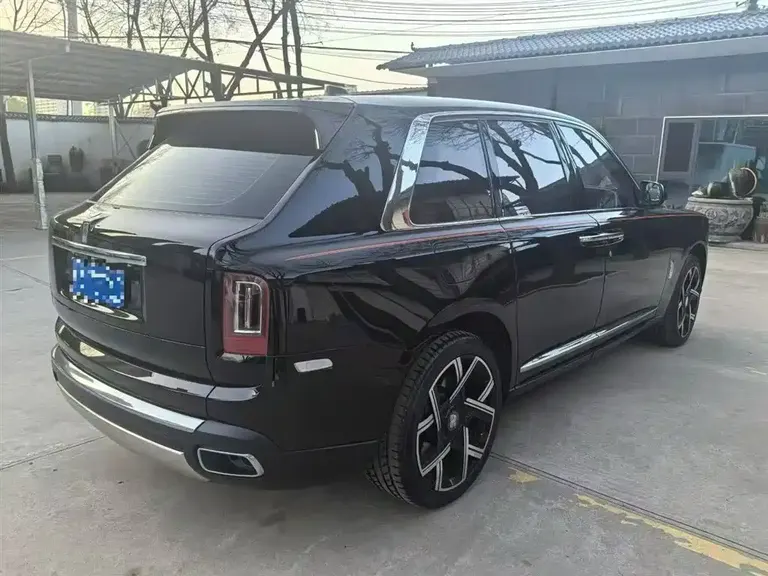 Rolls-Royce Cullinan 5-seat