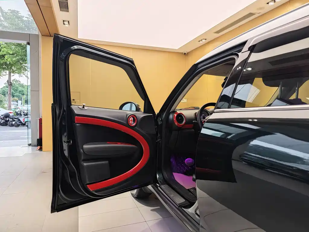 MINI COUNTRYMAN 1.6 L COOPER Fun