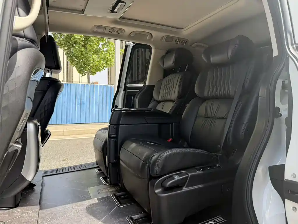 Elysion 2.0 L e:HEV Luxury