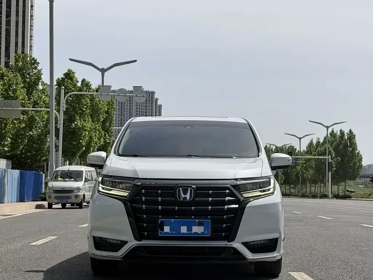 Honda Elysion 2.0 L e:HEV Luxury