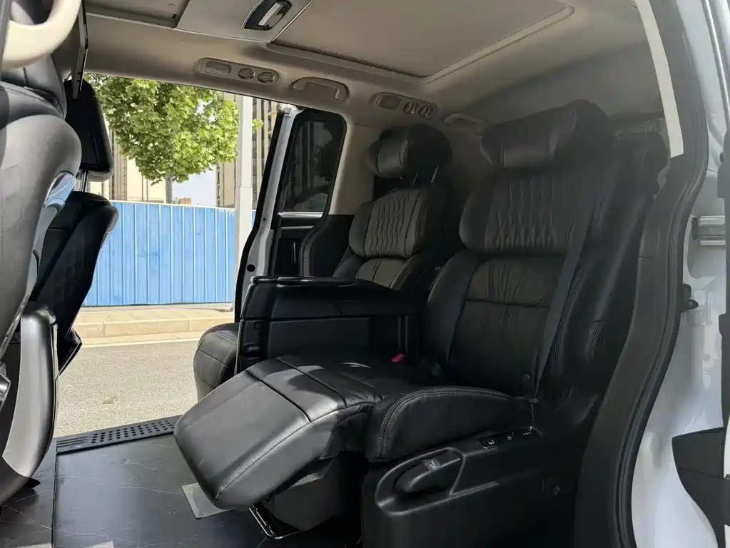 Elysion 2.0 L e:HEV Luxury