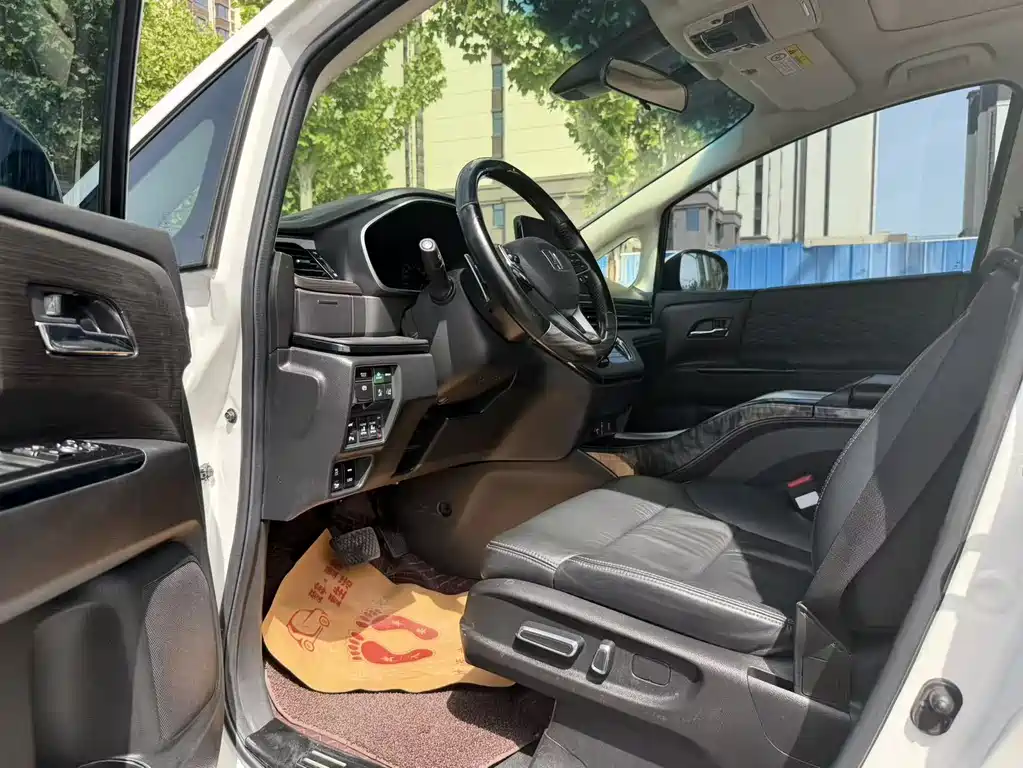 Elysion 2.0 L e:HEV Luxury