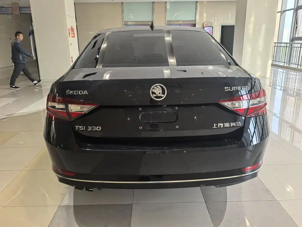 Superb TSI330 DSG Comfort CN-V