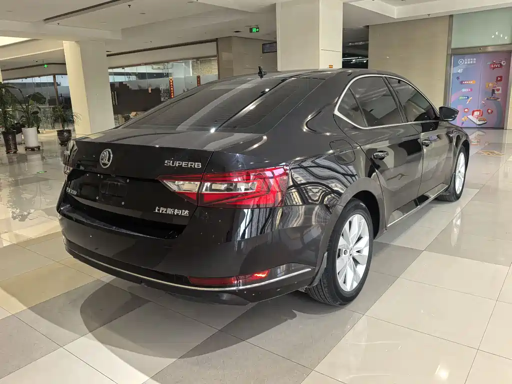 Superb TSI330 DSG Comfort CN-V