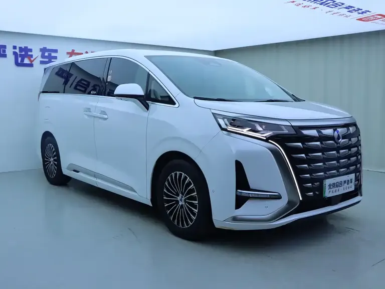 Denza D9 DM-i 970 4 WD Flagship