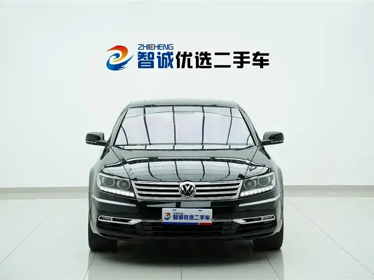 Volkswagen Phaeton 4.2 L V8 4-seat Extended Individual