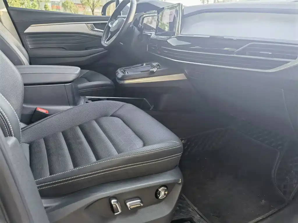Talagon 380 TSI 4 WD Luxury Premium Realm Pro 6-seat
