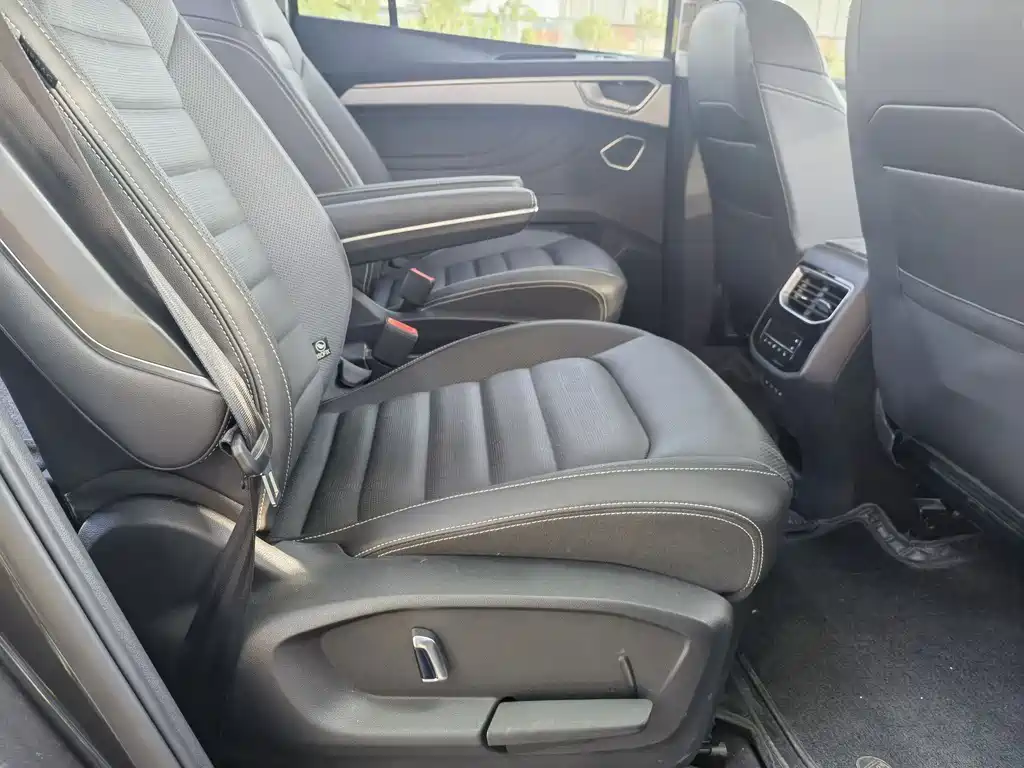Talagon 380 TSI 4 WD Luxury Premium Realm Pro 6-seat