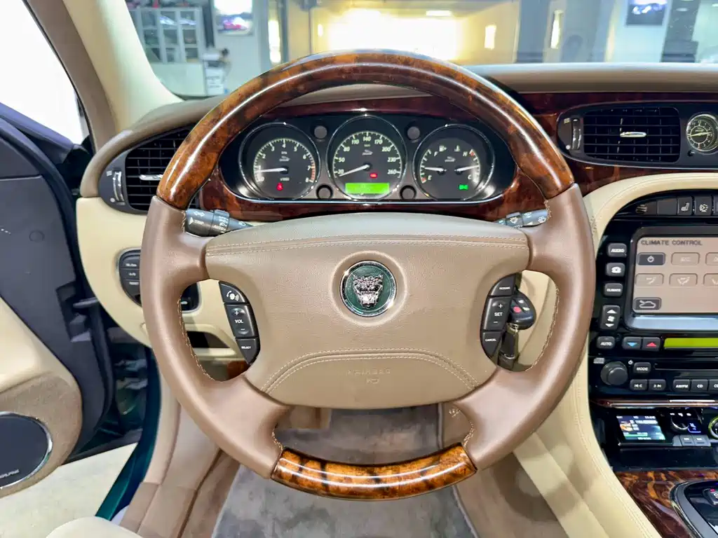 Jaguar XJ XJ8 L 4.2 Royal Extended