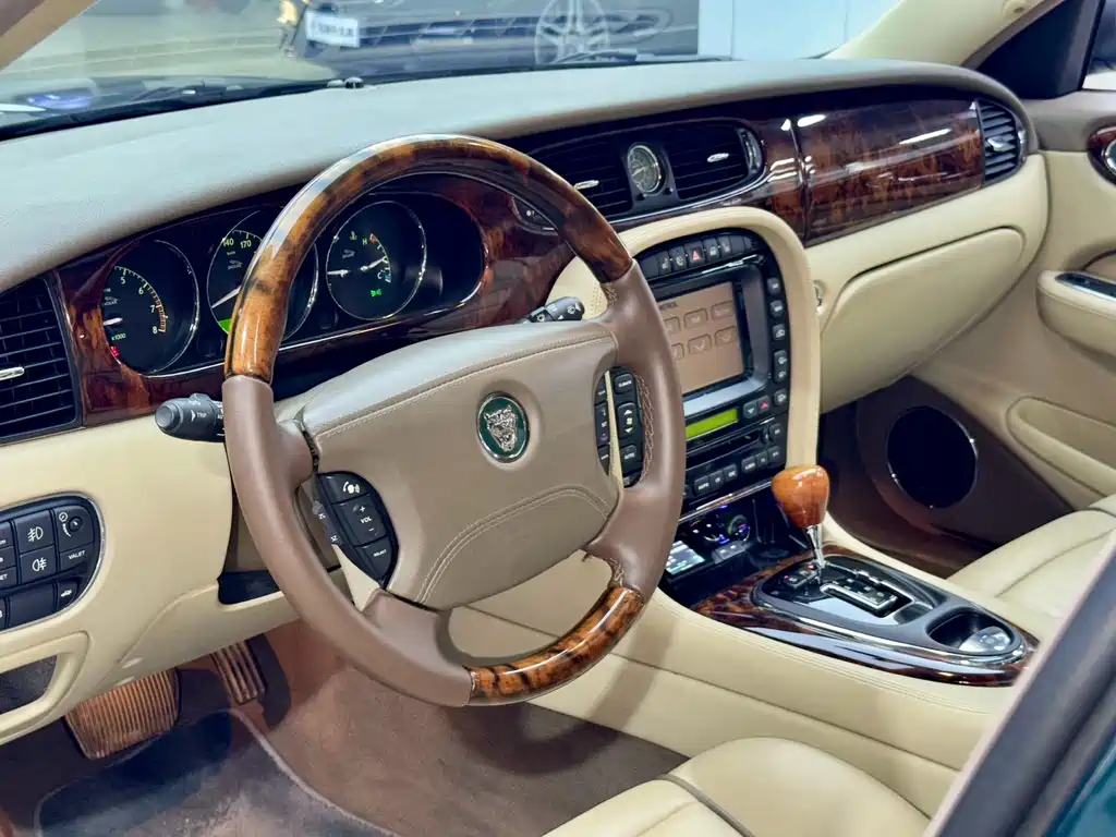 Jaguar XJ XJ8 L 4.2 Royal Extended