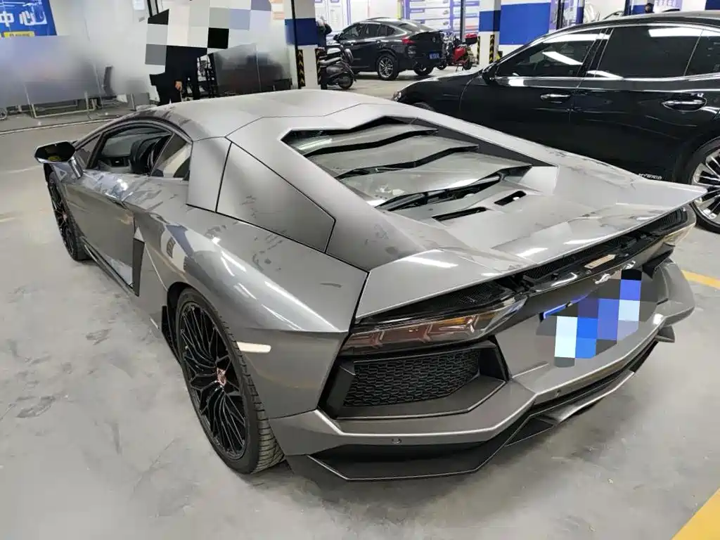 Aventador LP 700-4
