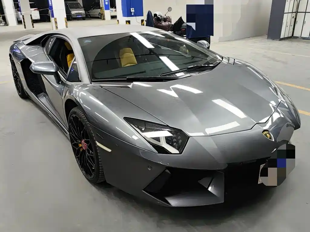 Aventador LP 700-4