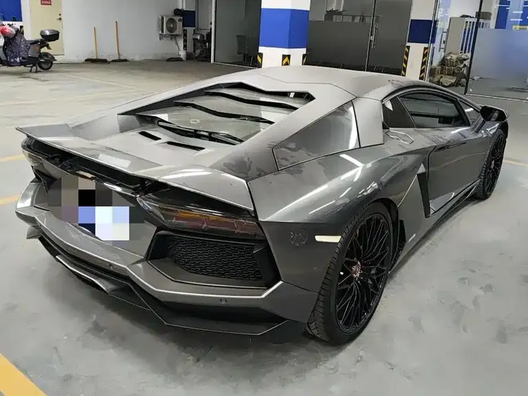 Lamborghini Aventador LP 700-4