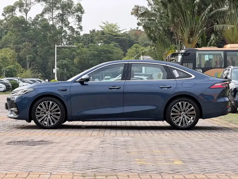 Geely Galaxy A7 EM-i 150 km Starship