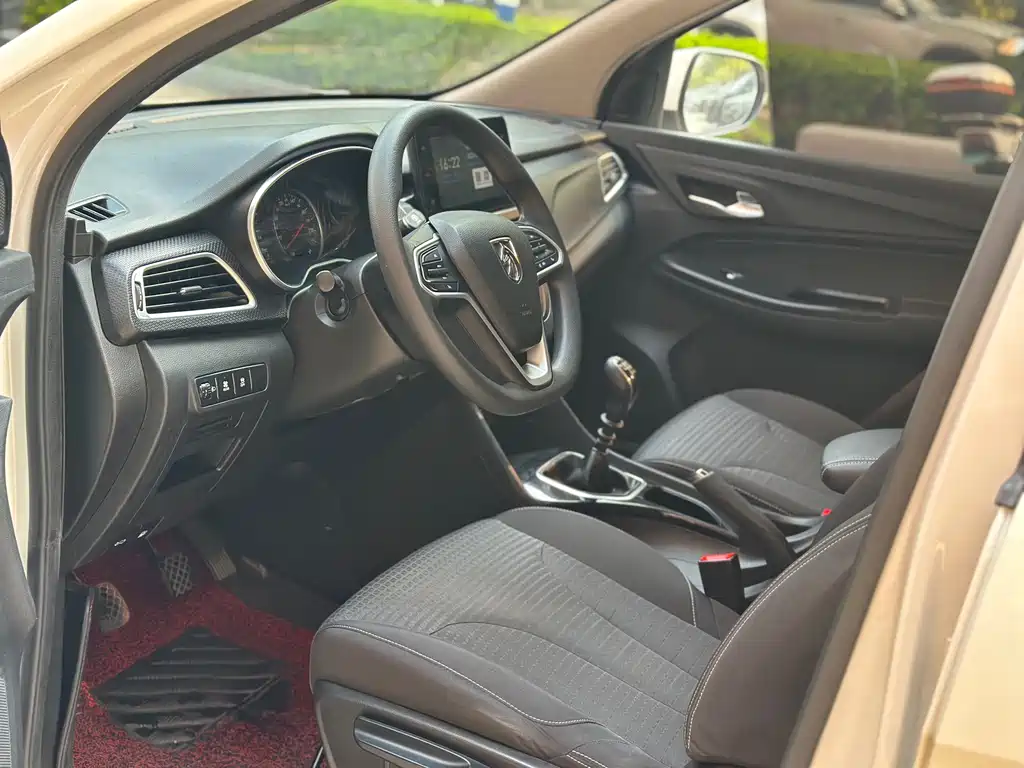 Baojun 730 1.5 L Manual Fashion 7-seat