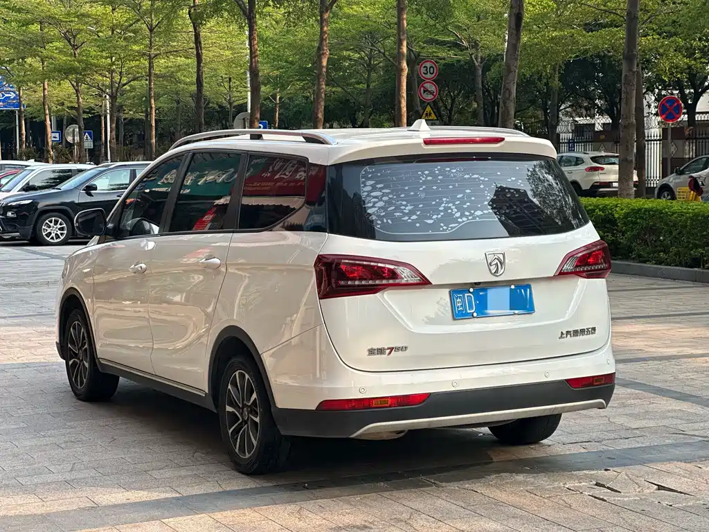 Baojun 730 1.5 L Manual Fashion 7-seat