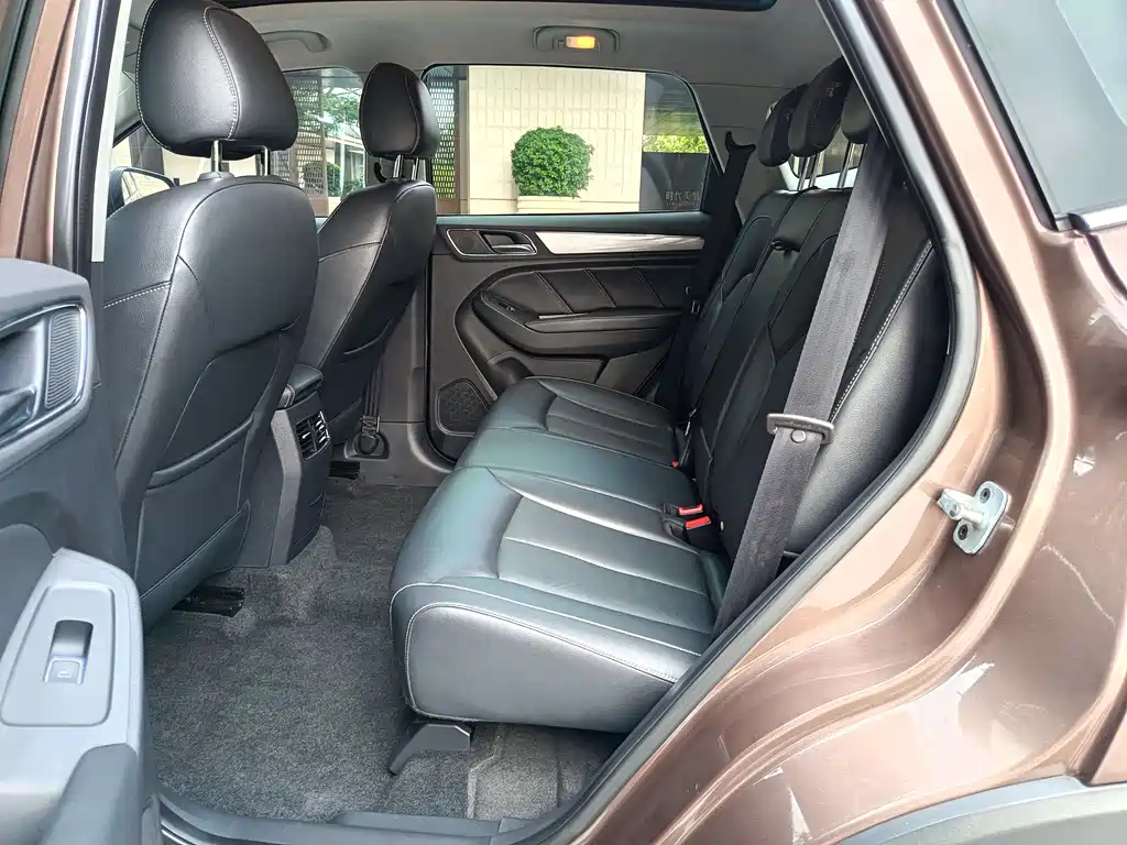 Roewe RX5 30 T 2 WD Auto Internet Smart Enjoyment