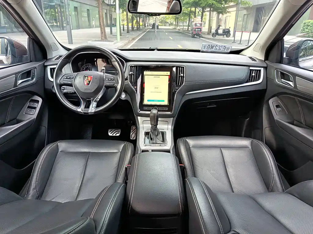 Roewe RX5 30 T 2 WD Auto Internet Smart Enjoyment