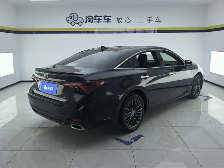Toyota Avalon 2.0 L XLE Premium CN-VI