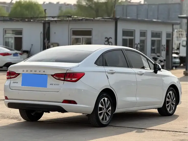 Baic Senova D50 绅宝D50 2018款 1.5 L CVT尊贵智驾版