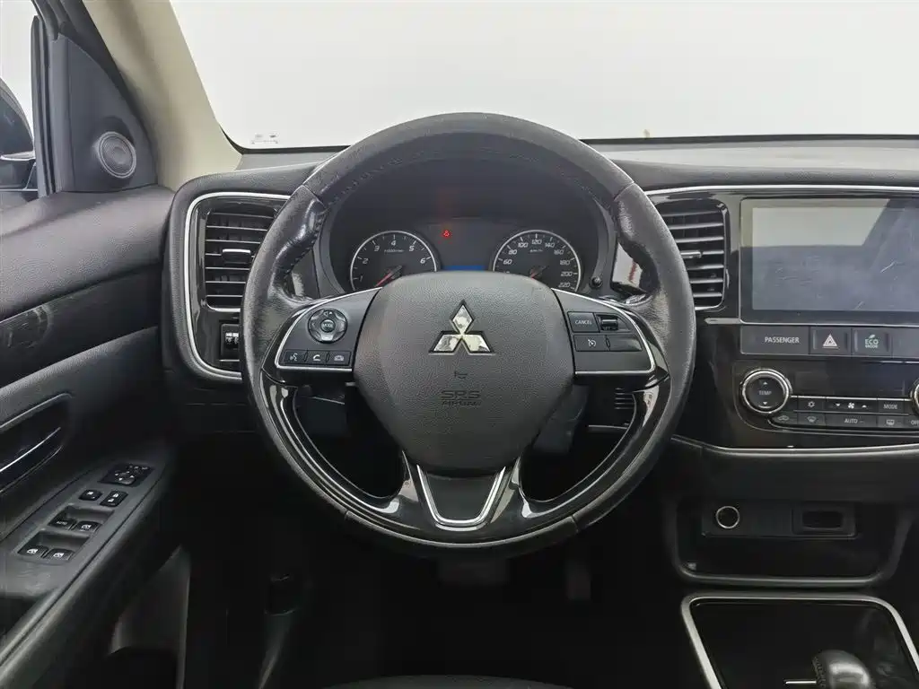 Outlander 2.0 L 2 WD Glory 5-seat