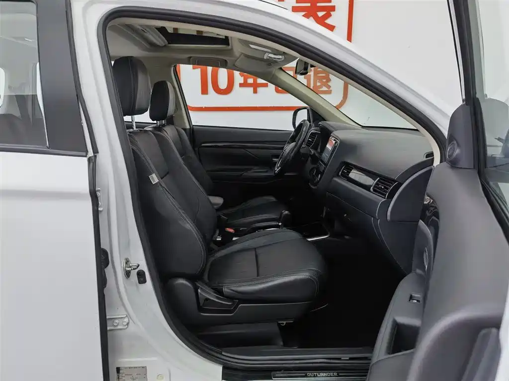 Outlander 2.0 L 2 WD Glory 5-seat