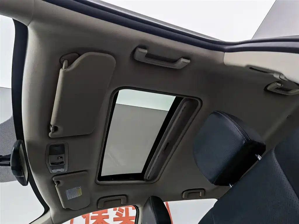 Outlander 2.0 L 2 WD Glory 5-seat