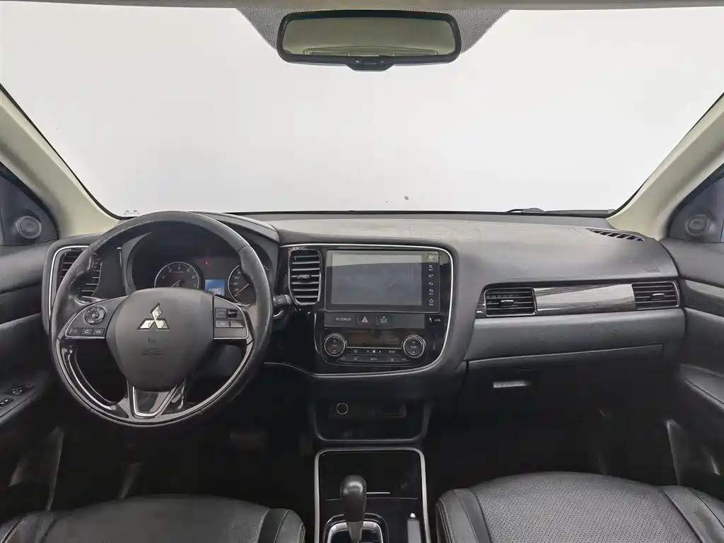 Outlander 2.0 L 2 WD Glory 5-seat