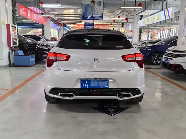 DS 5 1.6 T Luxury THP160
