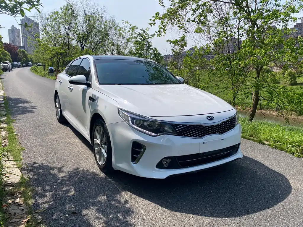 Kia K5 1.6 T Auto LUX