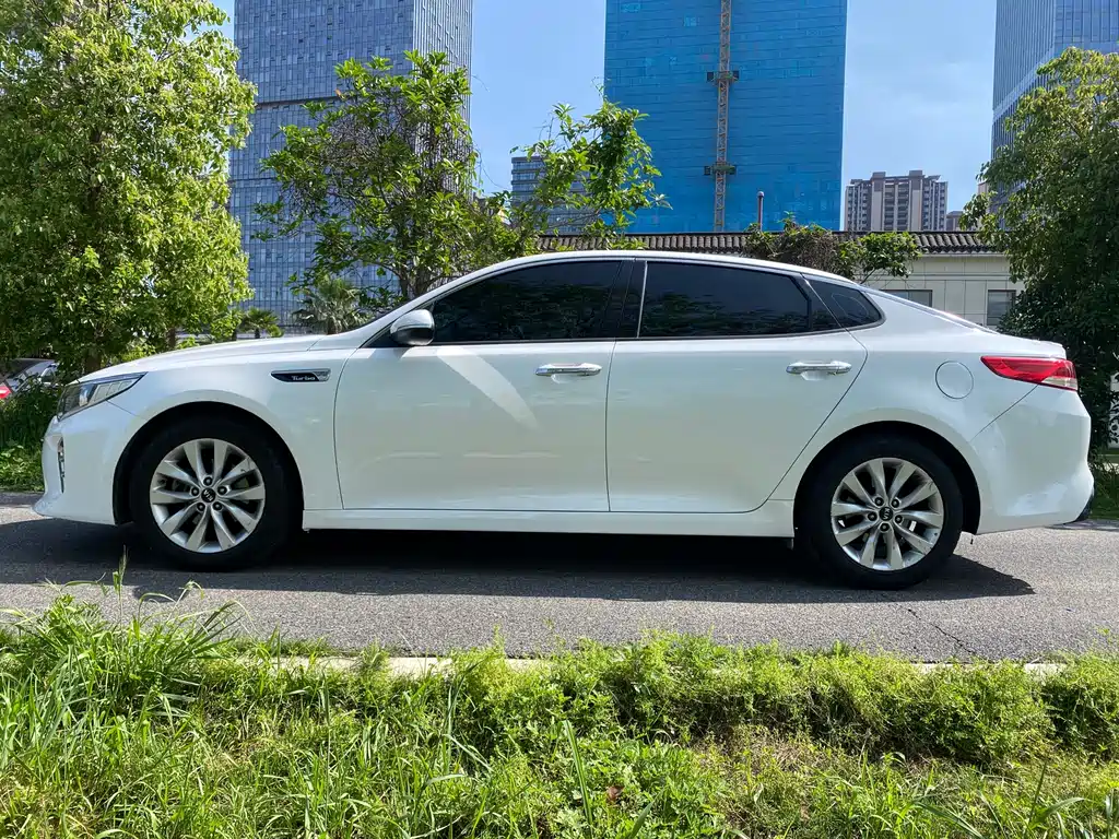 Kia K5 1.6 T Auto LUX