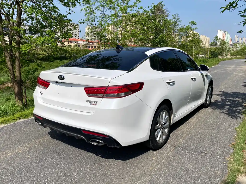 Kia K5 1.6 T Auto LUX