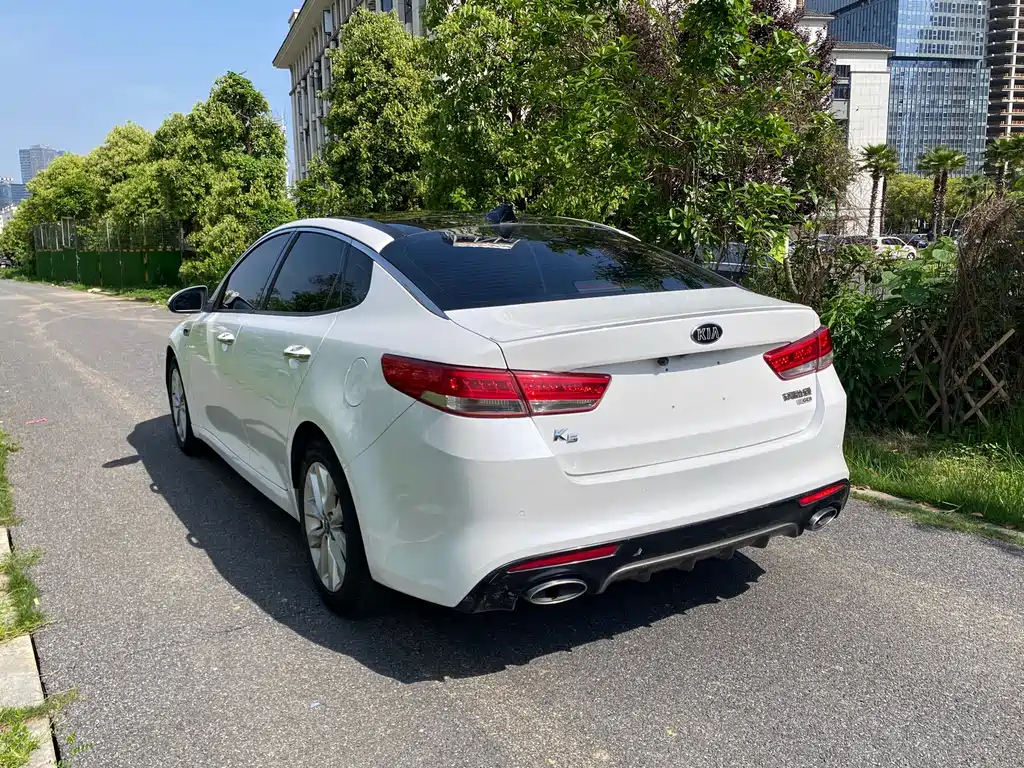 Kia K5 1.6 T Auto LUX