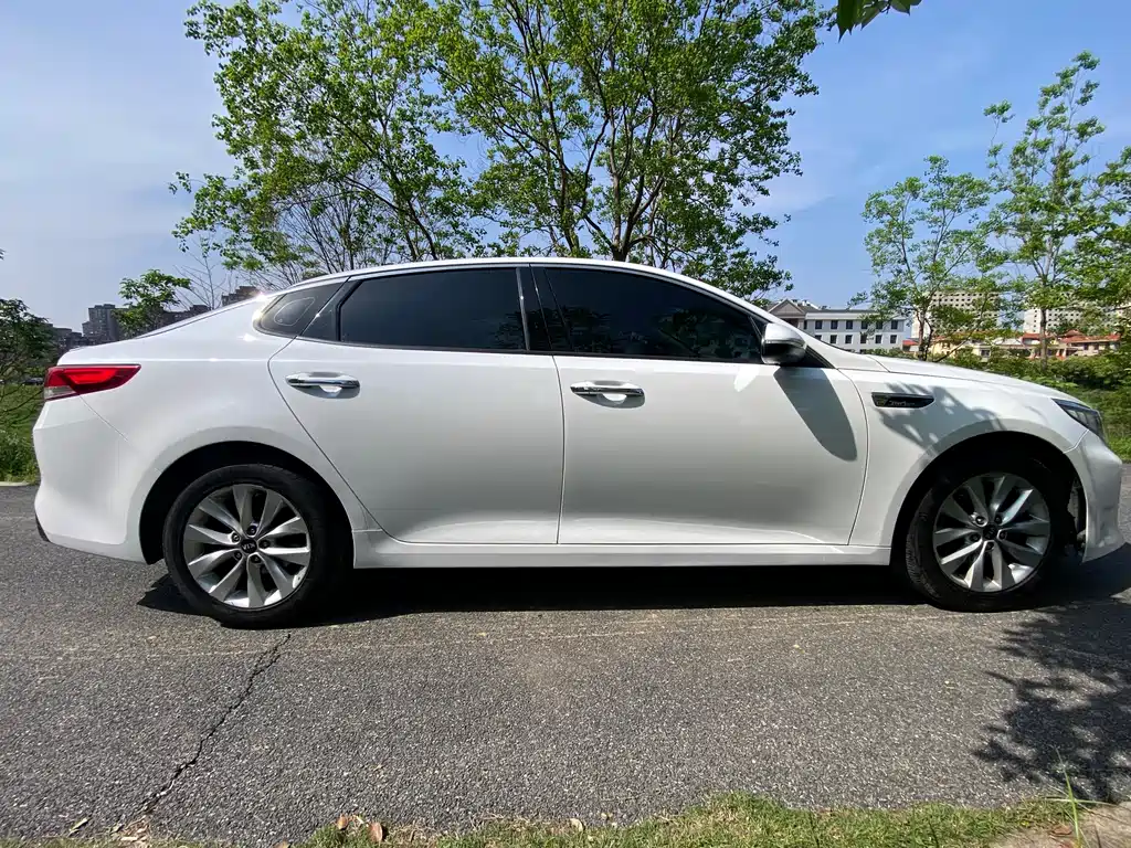 Kia K5 1.6 T Auto LUX
