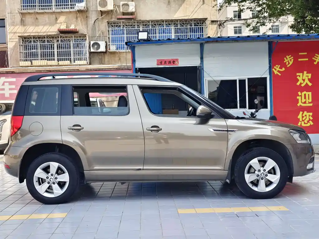 Yeti TSI280 DSG Forward