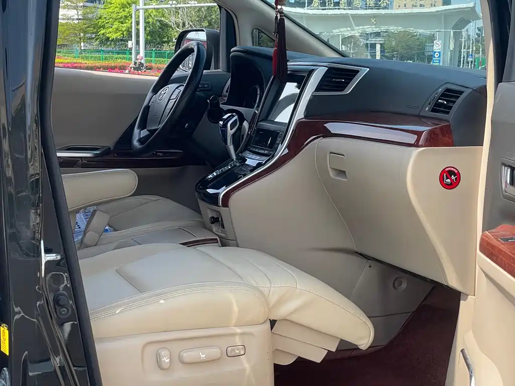 Alphard 3.5 L Luxury