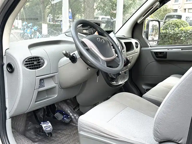 Xintu V80 2.5 T 5-speed Manual Aoyuntong CN-V SWB Mid Roof 5 6 10-seat