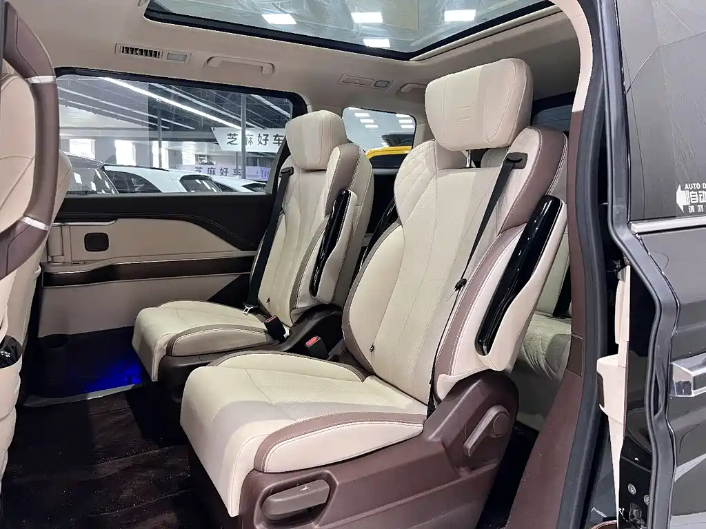 Besturn M9 2.0 T Premium 70 Anniversary