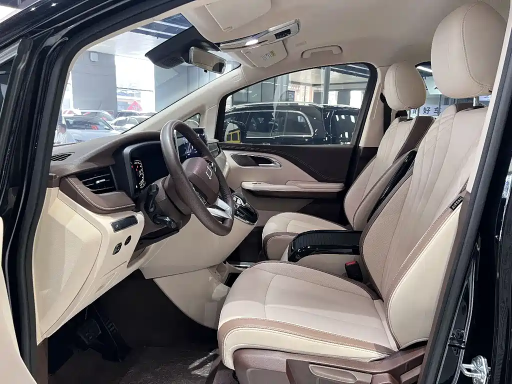 Besturn M9 2.0 T Premium 70 Anniversary