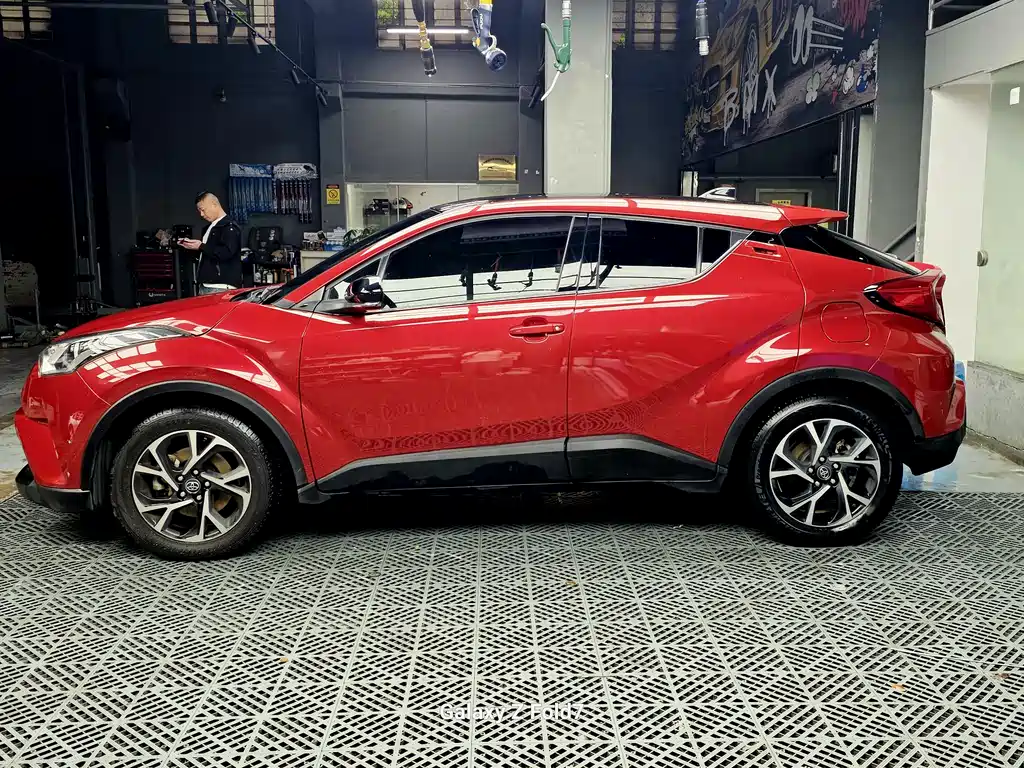Toyota C-HR 2.0 L Leading CN-V