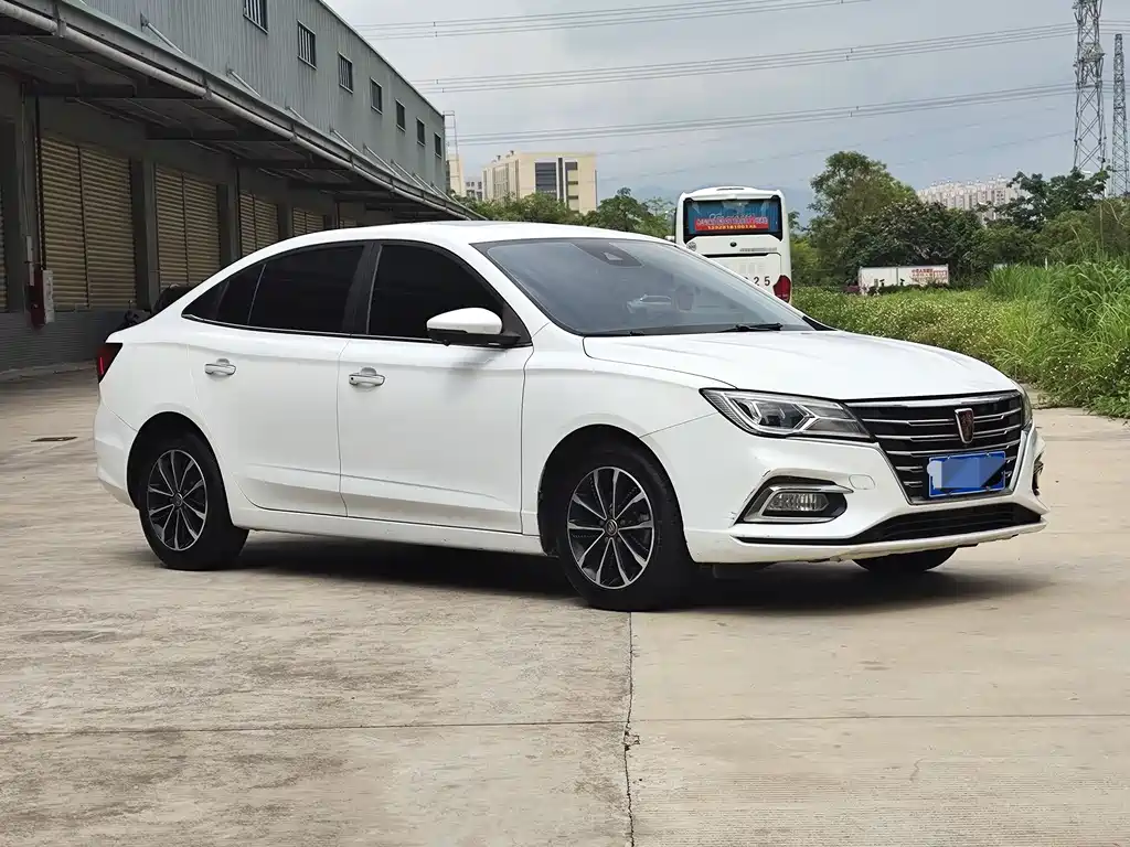 Roewe i5 1.5 L Auto 4 G Connected Leading Luxury Flagship