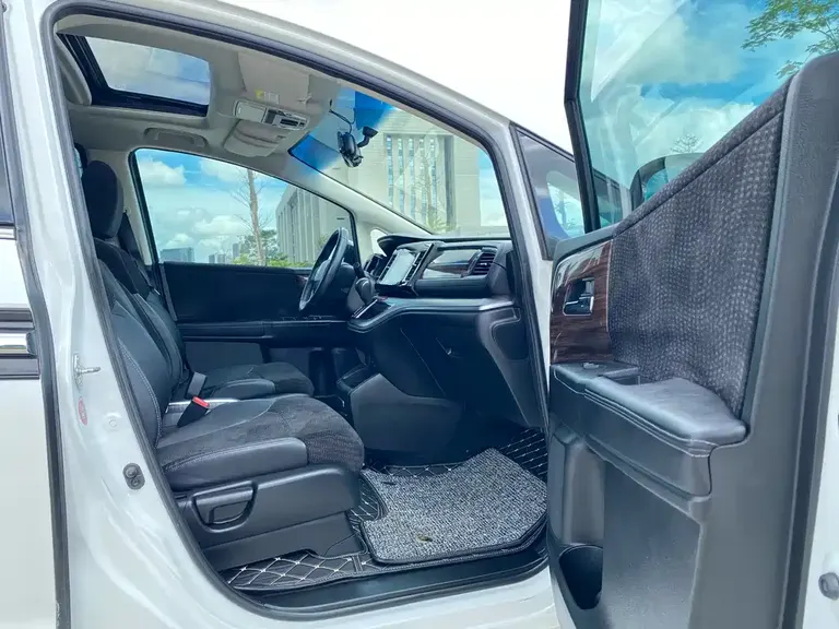 Honda Elysion 2.4 L Comfort