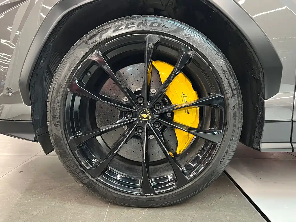 Urus 4.0 T V8