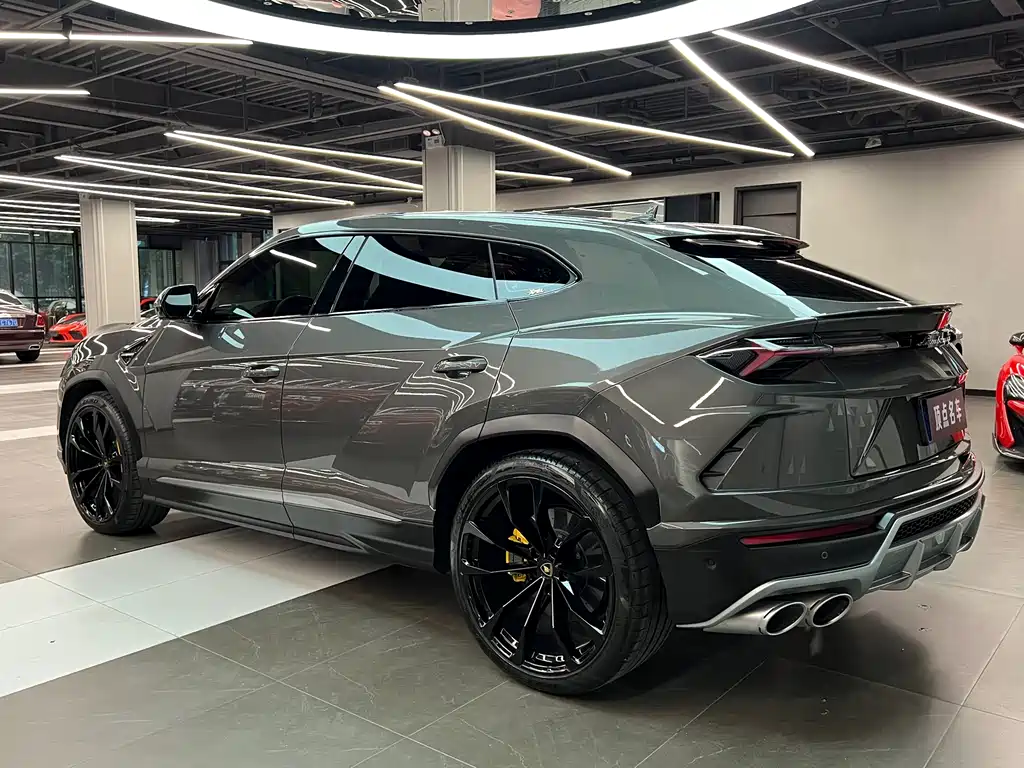 Urus 4.0 T V8