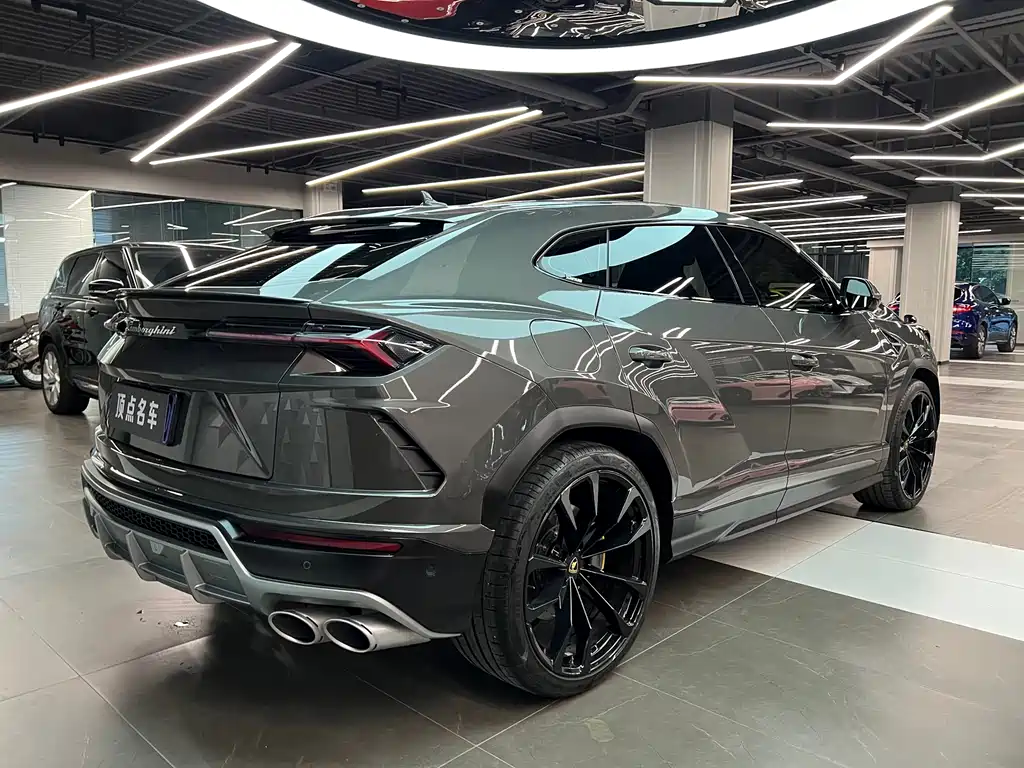 Urus 4.0 T V8