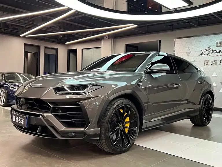 Lamborghini Urus 4.0 T V8